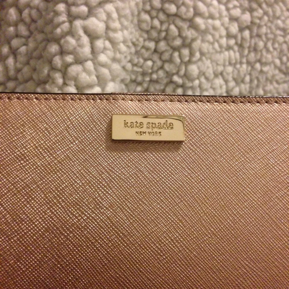 COPY - Kate Spade Rose Gold Newbury Lane Stacy Wallet - Picture 2 of 5